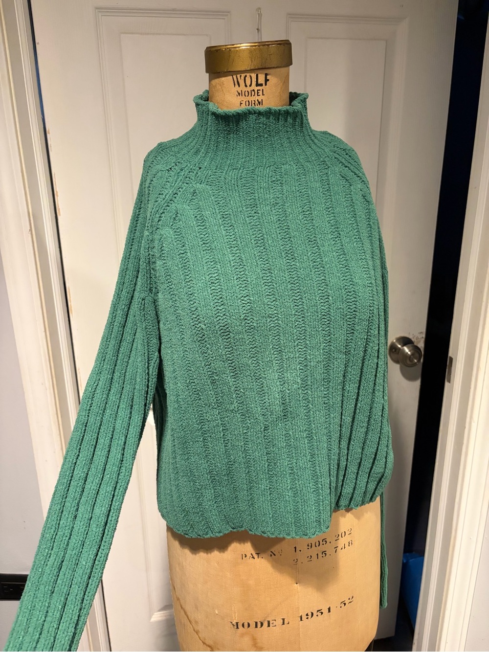 Women’s American Eagle Green Turtleneck Sweater